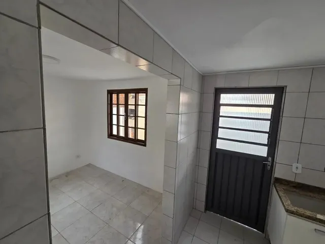 Imagem 11: Sobrado para Aluguel Possui 140 M2 com 3 Quartos em Capão Raso - Curitiba - Pr