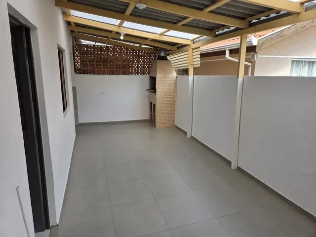Imagem 12: Sobrado para Aluguel Possui 140 M2 com 3 Quartos em Capão Raso - Curitiba - Pr