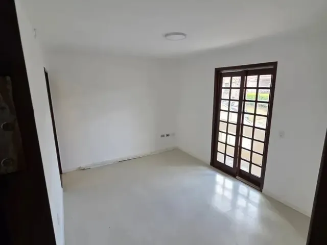 Imagem 16: Sobrado para Aluguel Possui 140 M2 com 3 Quartos em Capão Raso - Curitiba - Pr