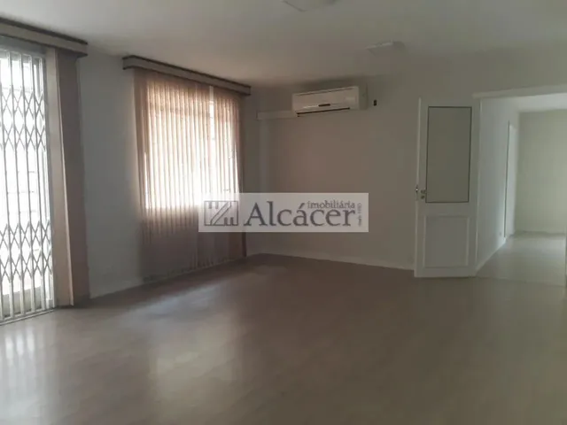Imagem 5: Imóvel para Aluguel com 230 Metros Quadrados com 7 Quartos em Mercês - Curitiba - Pr