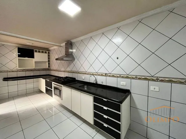 Imagem 4: Casa com 3 Dormitórios para Alugar por R$ 2.873,21/Mês - Hauer - Curitiba/Pr