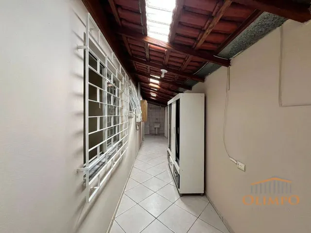 Imagem 3: Casa com 3 Dormitórios para Alugar por R$ 2.873,21/Mês - Hauer - Curitiba/Pr