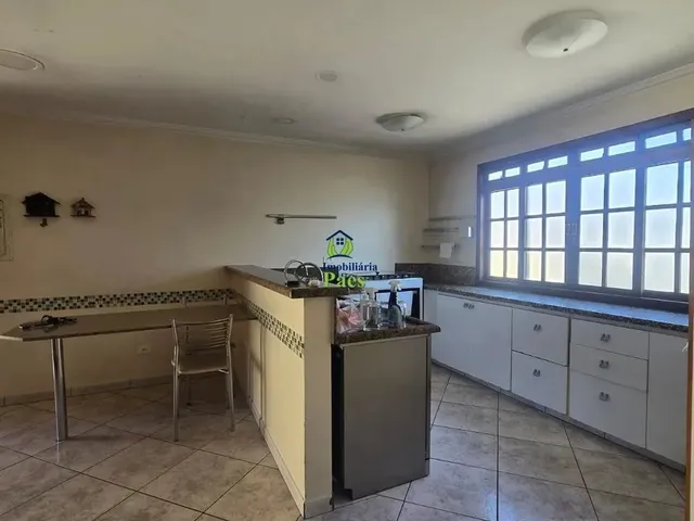 Imagem 12: Imóvel para Aluguel Possui 220M² com 3 Quartos em Cajuru - Curitiba - Pr
