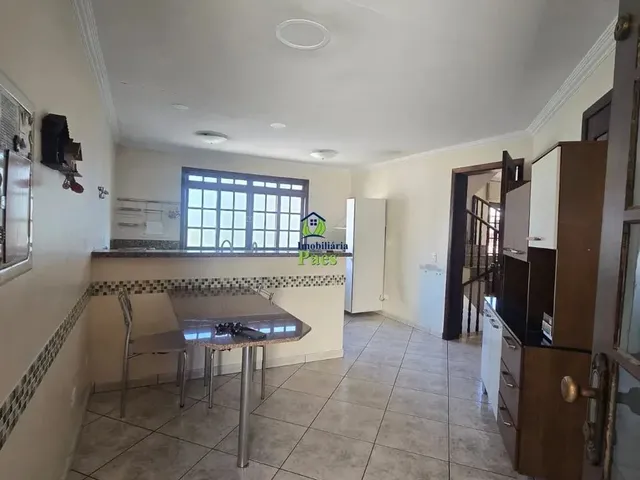 Imagem 13: Imóvel para Aluguel Possui 220M² com 3 Quartos em Cajuru - Curitiba - Pr
