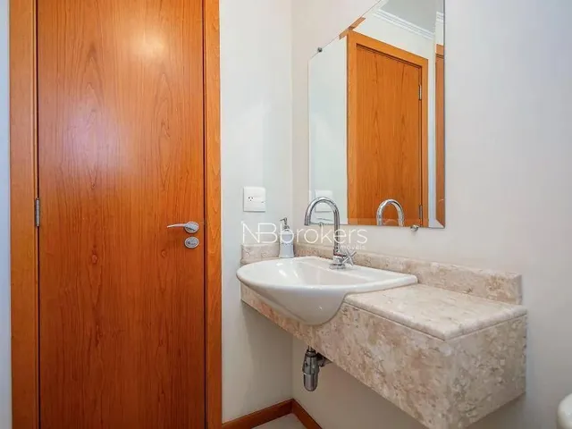 Imagem 15: Apartamento Amplo e Sofisticado À Venda no Coração da Cidade