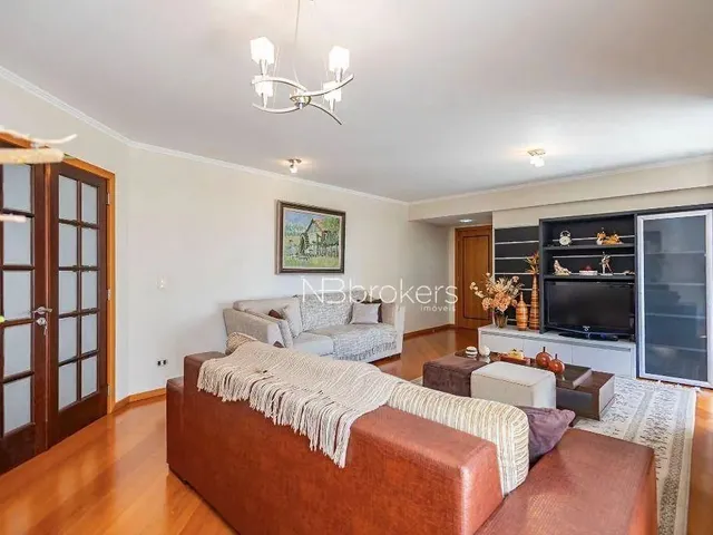 Imagem 12: Apartamento Amplo e Sofisticado À Venda no Coração da Cidade