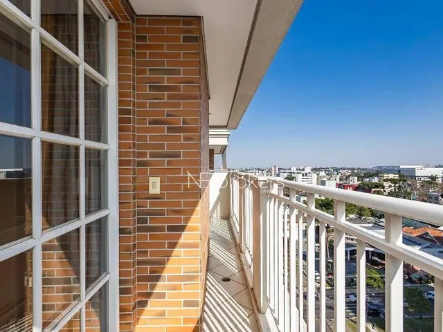 Imagem 2: Apartamento Amplo e Sofisticado À Venda no Coração da Cidade