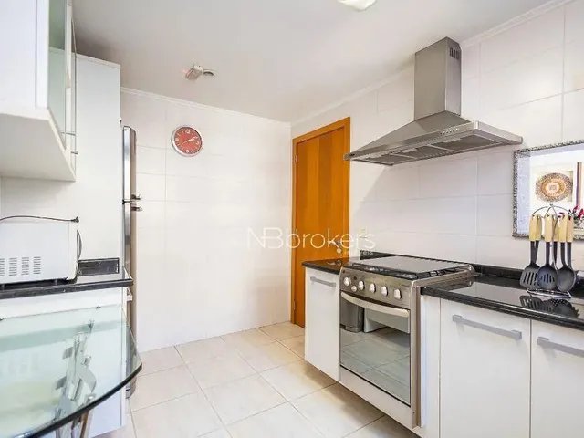 Imagem 16: Apartamento Amplo e Sofisticado À Venda no Coração da Cidade