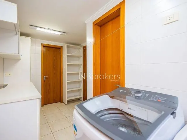 Imagem 4: Apartamento Amplo e Sofisticado À Venda no Coração da Cidade