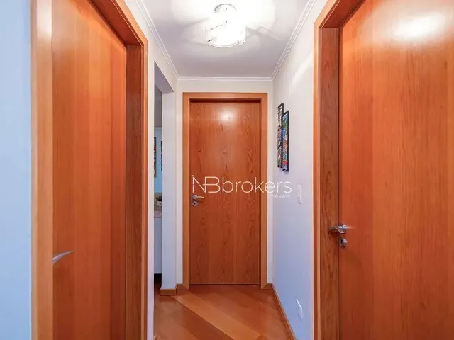 Imagem 9: Apartamento Amplo e Sofisticado À Venda no Coração da Cidade