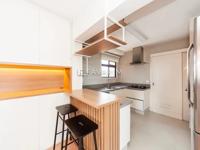 Imagem 2: Apto Mobiliado com 03 Quartos Sendo 01 Suíte e Duas Vagas de Garagem para Locação. Ref