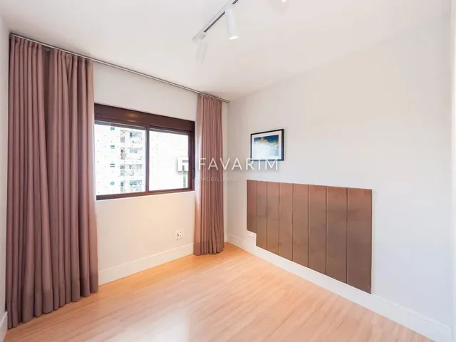 Imagem 6: Apto Mobiliado com 03 Quartos Sendo 01 Suíte e Duas Vagas de Garagem para Locação. Ref