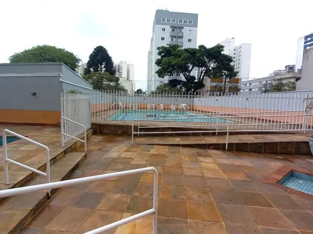 Imagem 8: Apartamento de 2 Dormitórios em Condomínio com Piscina, Semi-Mobiliado no Água Verde