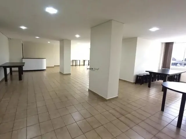 Imagem 3: Apartamento de 2 Dormitórios em Condomínio com Piscina, Semi-Mobiliado no Água Verde
