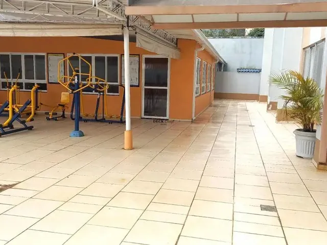 Imagem 2: Apartamento de 2 Dormitórios em Condomínio com Piscina, Semi-Mobiliado no Água Verde