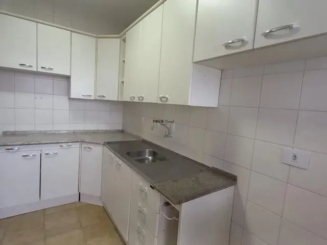Imagem 15: Apartamento de 2 Dormitórios em Condomínio com Piscina, Semi-Mobiliado no Água Verde