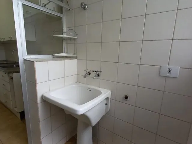 Imagem 6: Apartamento de 2 Dormitórios em Condomínio com Piscina, Semi-Mobiliado no Água Verde