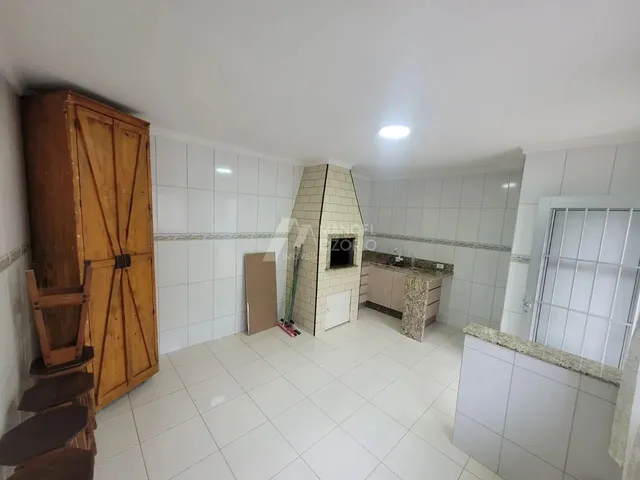 Imagem 3: Sobrado para Alugar em Costeira Araucária com 4 Quartos e Suíte