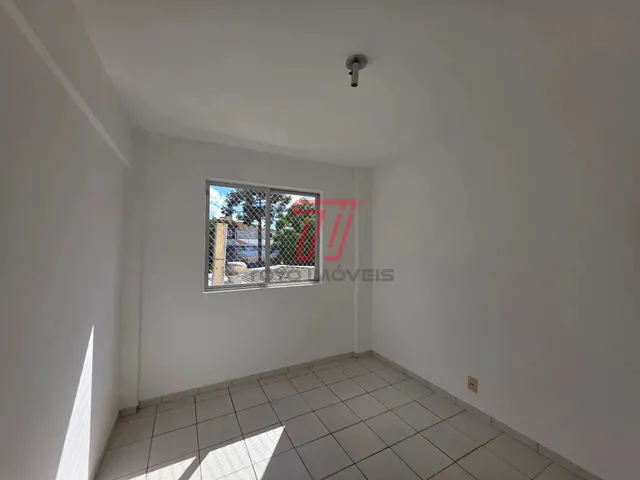Imagem 3: Apartamento com 3 Dormitórios para Alugar com 75,00M² no Ed. Itacolomi, Bairro Portão
