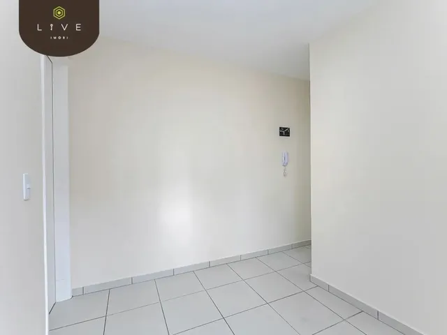 Imagem 5: Studio Ensolarado, Semi Mobiliado e com Vaga de Garagem para Locação no Bigorrilho