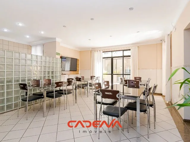 Imagem 2: Apartamento com 2 Quartos e 1 Vaga para Aluguel no Centro