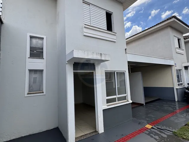 Imagem: A casa possui 2 Dormitórios, 2 Banheiros, 1 Vaga na