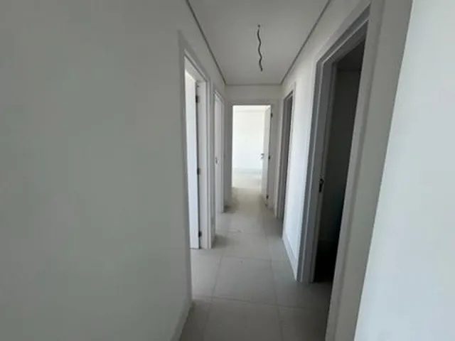 Imagem 12: Apartamento de Luxo à Venda em Balneário Piçarras-SC, Bairro Itacolomi: 4 Quartos, 1