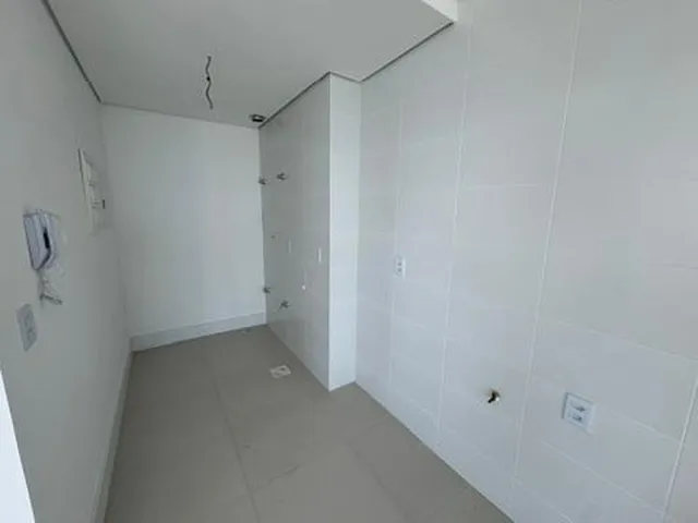 Imagem 3: Apartamento de Luxo à Venda em Balneário Piçarras-SC, Bairro Itacolomi: 4 Quartos, 1