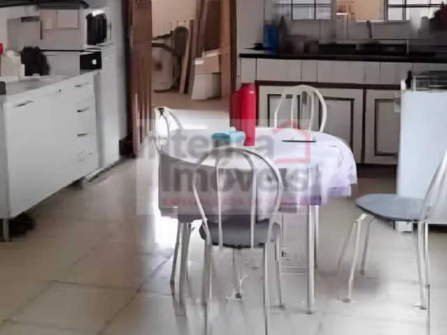 Imagem: A casa possui 3 Dormitórios, 1 Suíte, 2 Banheiros, 2