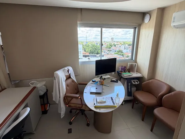 Imagem 3: Sala Comercial Mobiliada e com Planejados, Disponível para Venda, no Harmony Farol