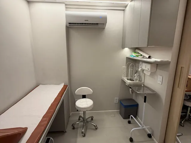 Imagem 4: Sala Comercial Mobiliada e com Planejados, Disponível para Venda, no Harmony Farol