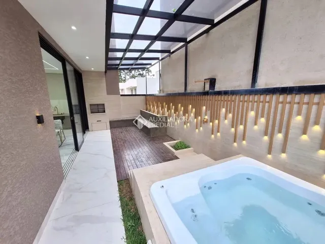 Imagem: Casa Nova em Condomínio, 3 Suítes, 198