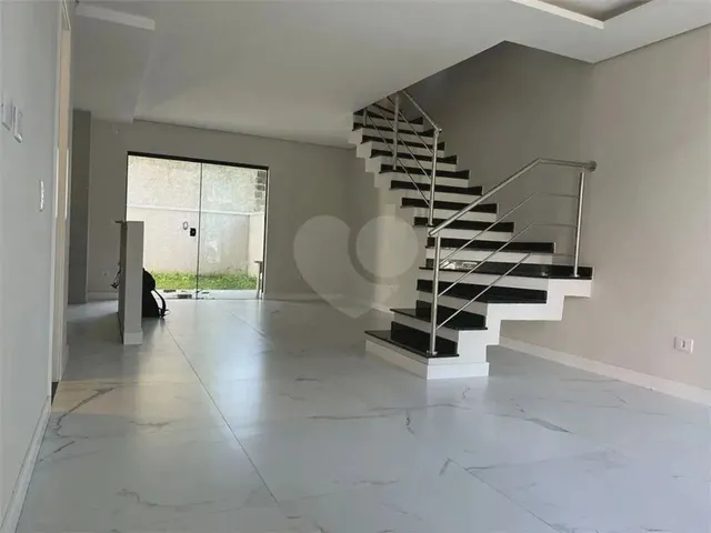 Imagem: Sobrado Á Venda com 3 Quartos, Suíte
