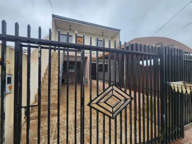 Imagem 1: Imóvel para Venda Possui 145 Metros Quadrados com 4 Quartos em Sítio Cercado - Curitiba