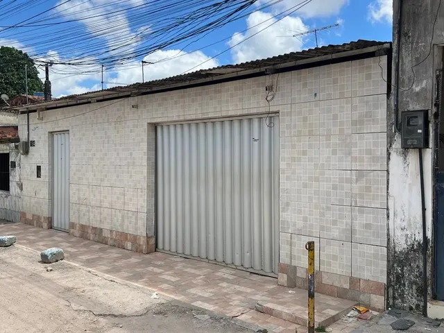 Imagem: A casa possui 3 Dormitórios, 1 Suíte, 2 Banheiros, 3