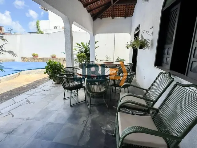 Imagem: Casa com 4 Quartos, Sendo 2 Suítes - Bairro
