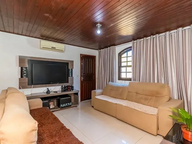 Imagem 5: Casa de Esquina com Muito Espaço de Terreno!