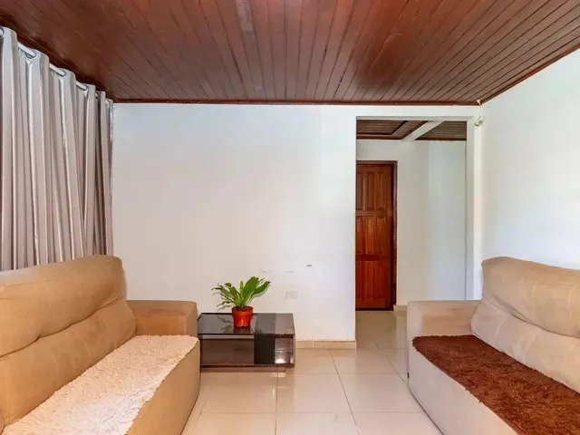 Imagem 2: Casa de Esquina com Muito Espaço de Terreno!