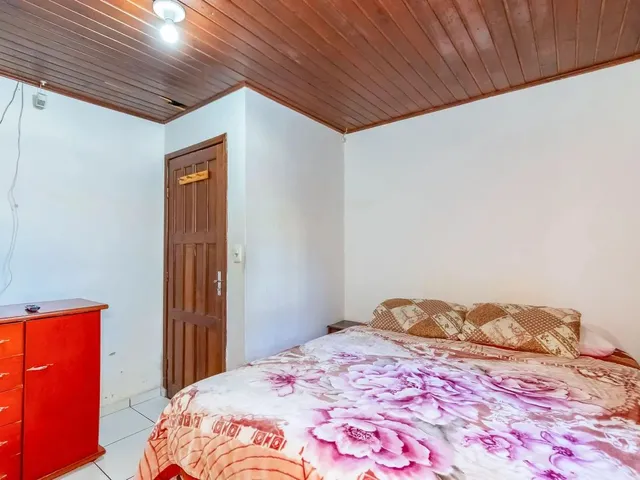 Imagem 6: Casa de Esquina com Muito Espaço de Terreno!