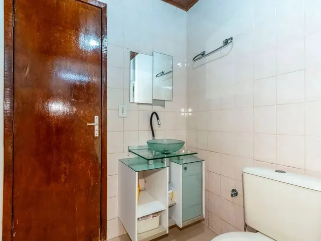 Imagem 14: Casa de Esquina com Muito Espaço de Terreno!