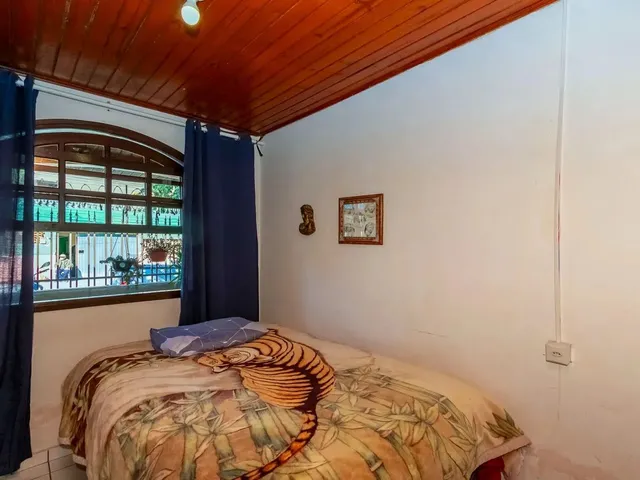Imagem 16: Casa de Esquina com Muito Espaço de Terreno!