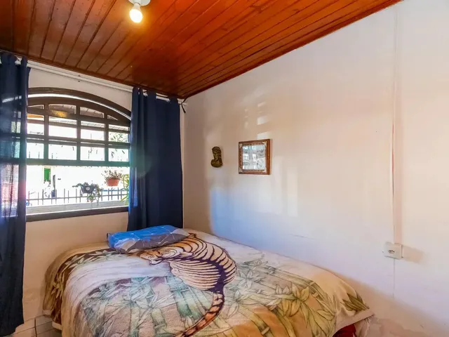 Imagem 13: Casa de Esquina com Muito Espaço de Terreno!