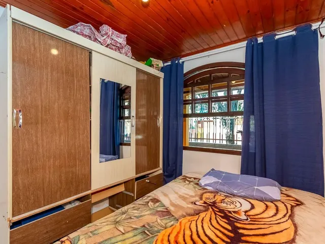 Imagem 9: Casa de Esquina com Muito Espaço de Terreno!