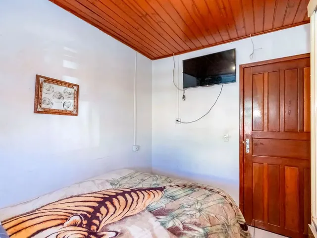 Imagem 3: Casa de Esquina com Muito Espaço de Terreno!