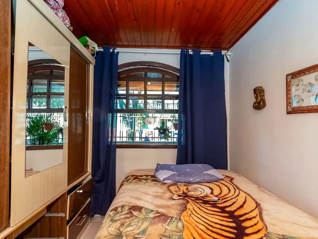 Imagem 8: Casa de Esquina com Muito Espaço de Terreno!
