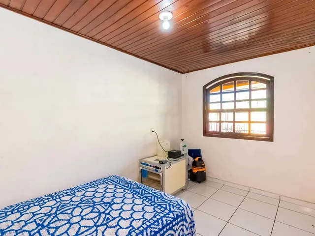 Imagem 10: Casa de Esquina com Muito Espaço de Terreno!