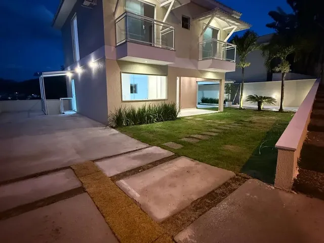 Imagem: A casa em condomínio possui 5 Dormitórios, 2 Suítes, 5