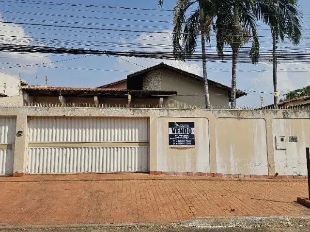 Imagem: A casa possui 3 Dormitórios, 2 Suítes, 4 Banheiros, 5