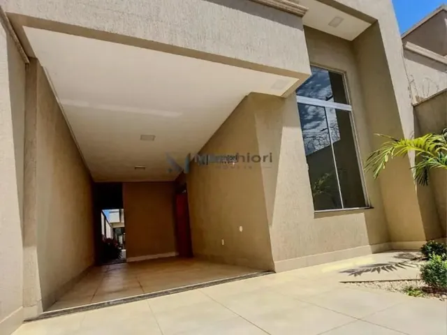 Imagem: A casa possui 3 Dormitórios, 1 Suíte, 3 Banheiros, 2