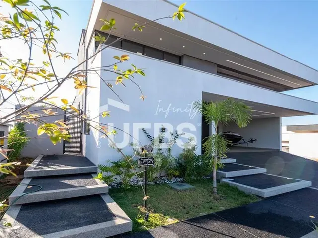 Imagem: Casa Térrea de Esquina no Jardins Nápoles